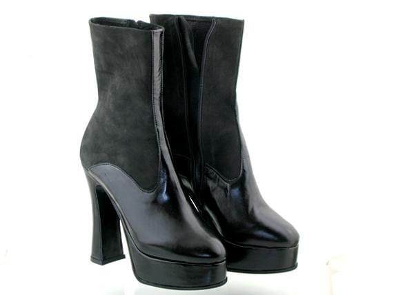TOP HEELS